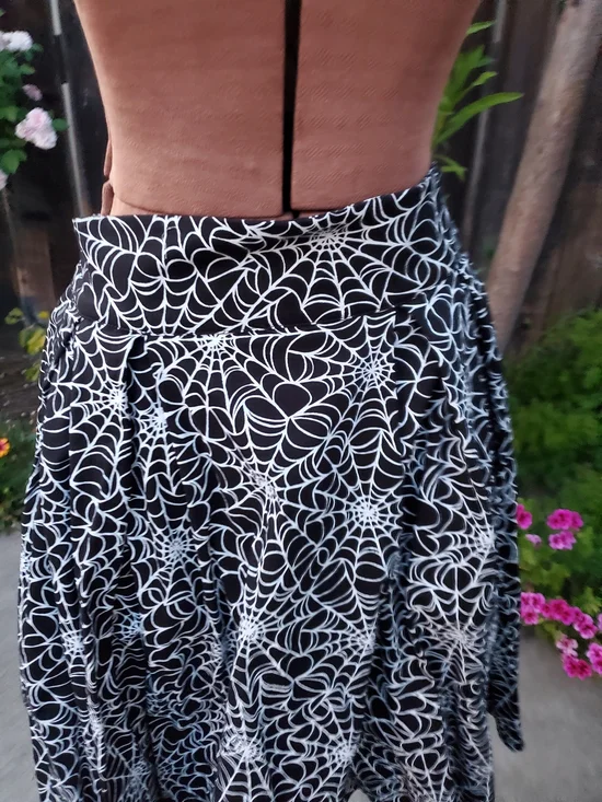 Pinup Couture/laura Barnes California Black & White Spiderweb Circle Skirt - Picture 2 of 8